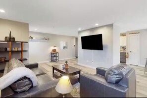 Unclassified image, 5 of 50, button - Entire Duplex Oasis/ 4BR, 4BA, Garages, Sleeps 12 (Eureka)