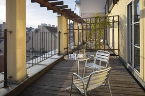 Outdoor dining - K+K Hotel Maria Theresia (Vienna)