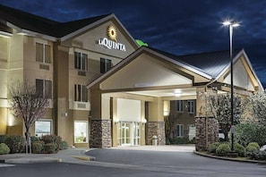 Exterior - La Quinta Inn & Suites by Wyndham Central Point - Medford (Central Point)