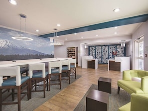 Lobby - La Quinta Inn & Suites by Wyndham Central Point - Medford (Central Point)