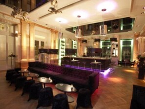 Bar (on property) - Schweizerhof (Lucerne)
