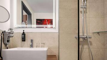 Ein Badezimmer mit einem weißen Waschbecken, einer Handbrause und einem Spiegel mit Beleuchtung.
