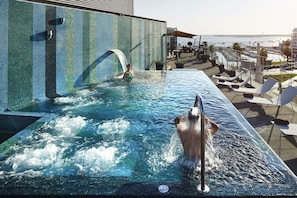 Outdoor pool - Hotel Faro and Beach Club (Faro)