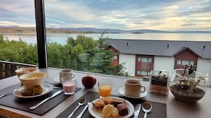 Outdoor dining - Xelena Hotel and Suites (El Calafate)