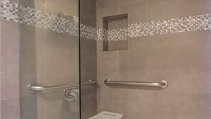 Bathroom - Super 8 by Wyndham Mountain View (Mountain View)