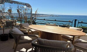 Outdoor dining - A CONTEMPORARY ELEGANCE, PREMIUM COMFORT LOCATED ON BOULEVARD DE LA CROISETTE (Cannes)
