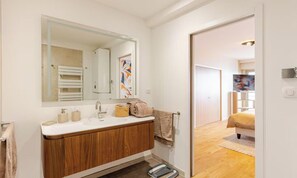 Bathroom - A CONTEMPORARY ELEGANCE, PREMIUM COMFORT LOCATED ON BOULEVARD DE LA CROISETTE (Cannes)