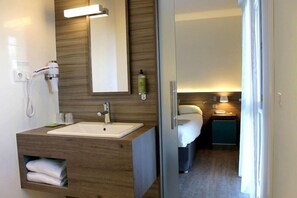 Bathroom - Hotel Les Mouettes (Larmor-Plage)
