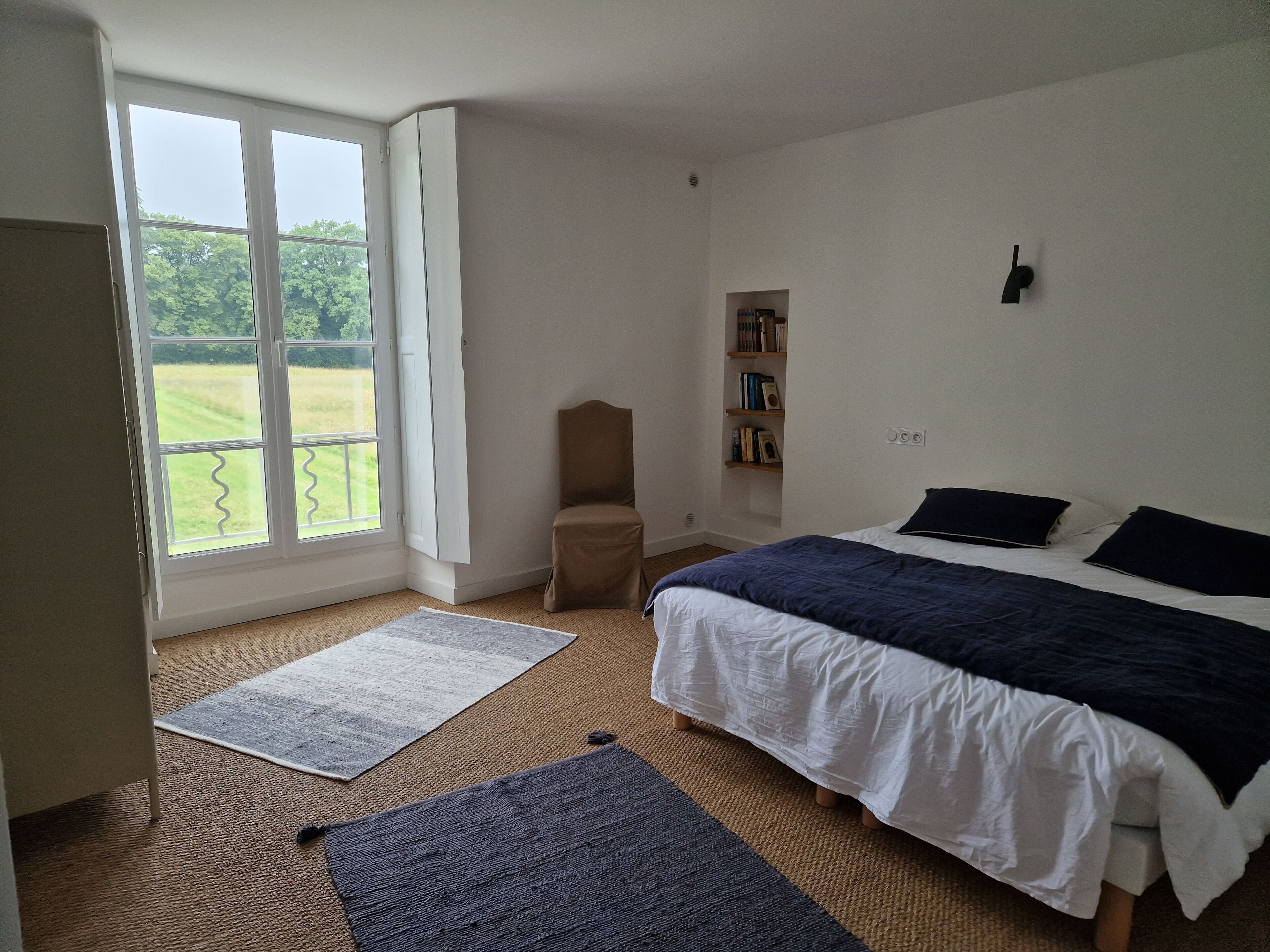 3 slaapkamers, een strijkplank/strijkijzer, wifi, beddengoed