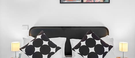 2 bedrooms, desk, iron/ironing board, WiFi