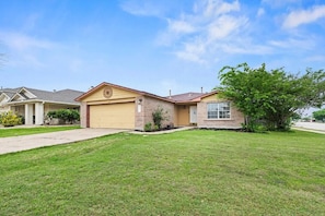 Unclassified image, 3 of 6, button - Spacious Austin Home King Suite • Fast WiFi • Free Parking (Round Rock)