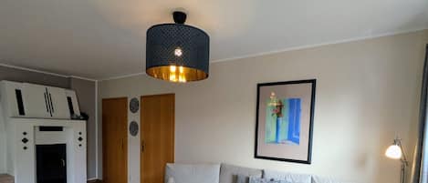 TV, caminetto