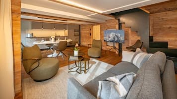 Apartamento, sacada, vista para a cidade | Área de estar