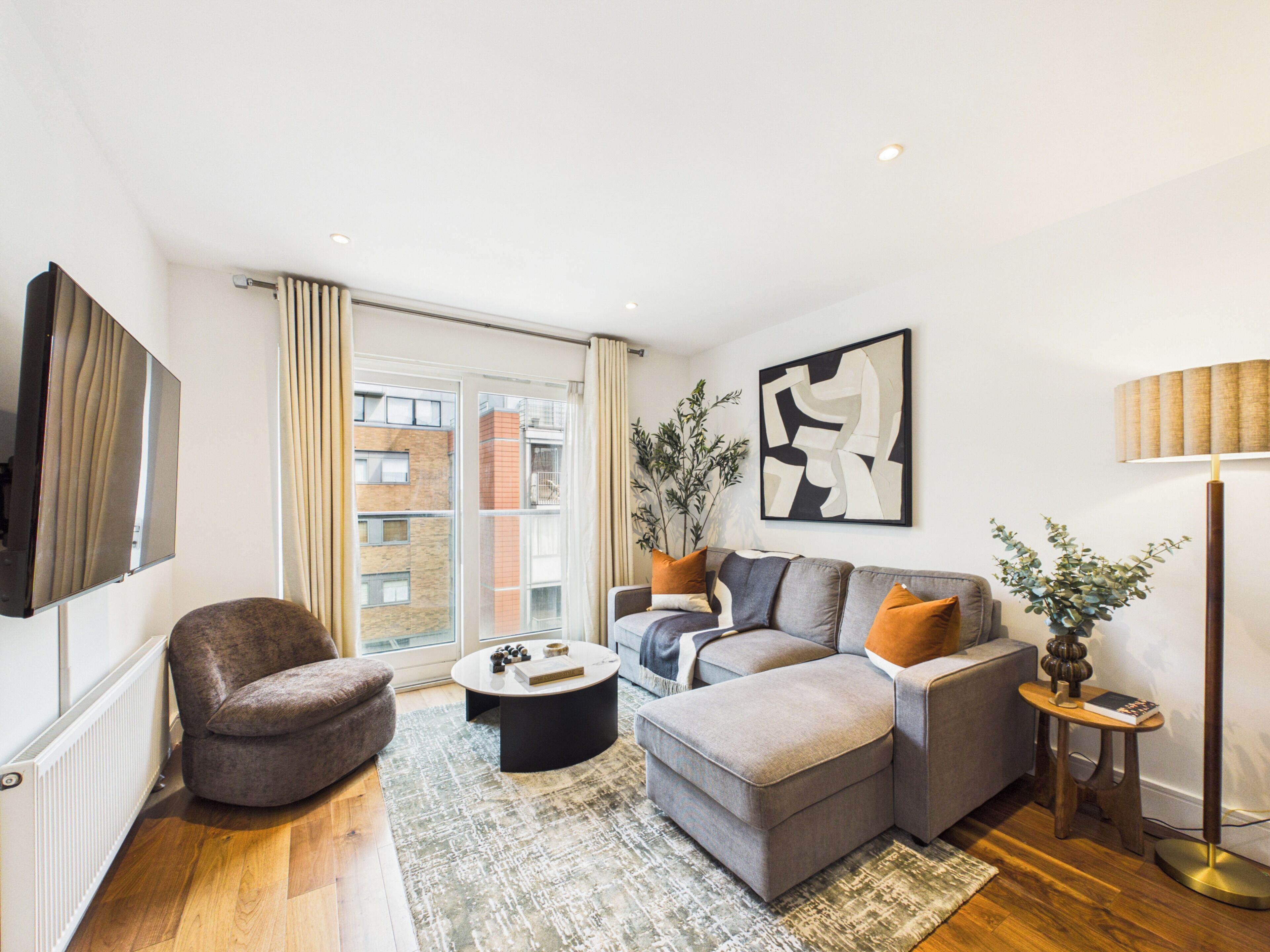 Comfort Apartment, 3 Bedrooms | Laptop workspace, blackout drapes, iron/ironing board, WiFi (free)