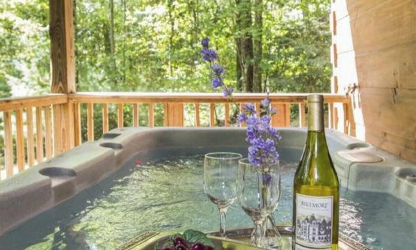 Outdoor spa tub