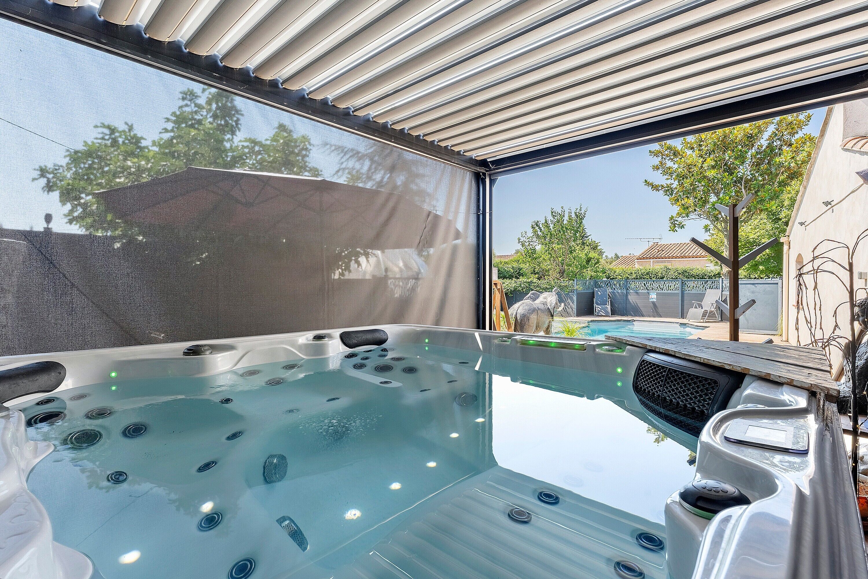 Bain à remous extérieur