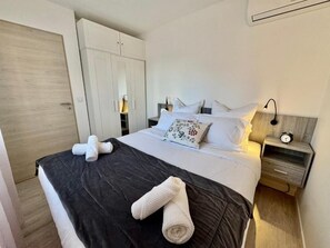 In-room safe, iron/ironing board, WiFi (free), bed sheets