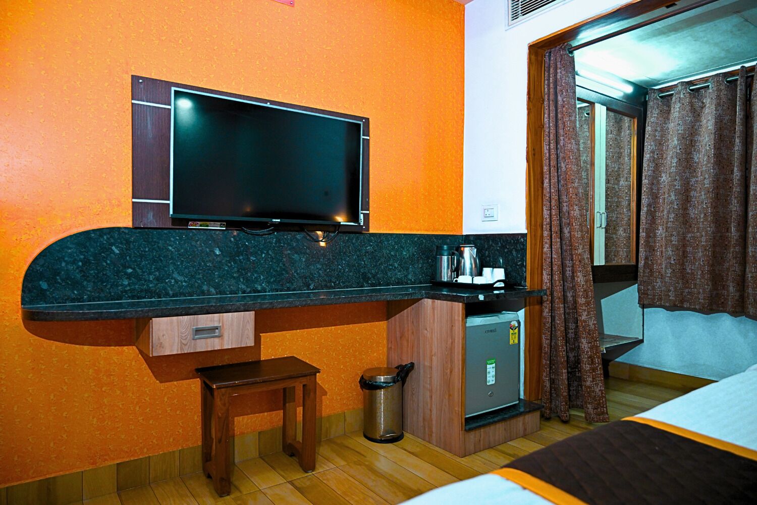 Comfort Room, Balcony, City View | Desk, laptop workspace, iron/ironing board, WiFi (free)