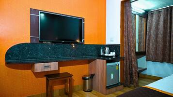 Comfort Room, Balcony, City View | Desk, laptop workspace, iron/ironing board, WiFi (free)