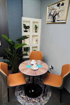 Apartament Comfort, balcó, vistes a la ciutat | Servei de restauració