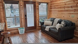 House - Three Bears Pet-friendly Cabin With Heated Pool Near Hochatown Mountain Views Sleeps 10 (Broken Bow)