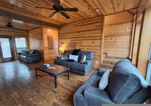 4 bedrooms - Three Bears Pet-friendly Cabin With Heated Pool Near Hochatown Mountain Views Sleeps 10 (Broken Bow)