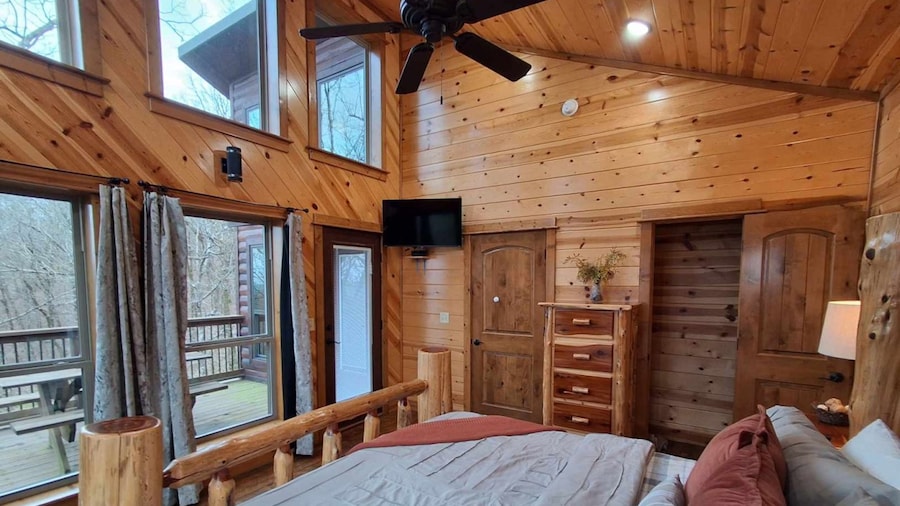Three Bears Pet-friendly Cabin With Heated Pool Near Hochatown Mountain Views Sleeps 10