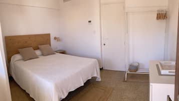 3 chambres, fer et planche à repasser, Wi-Fi, draps fournis
