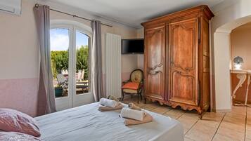 3 chambres, fer et planche à repasser, Wi-Fi, draps fournis