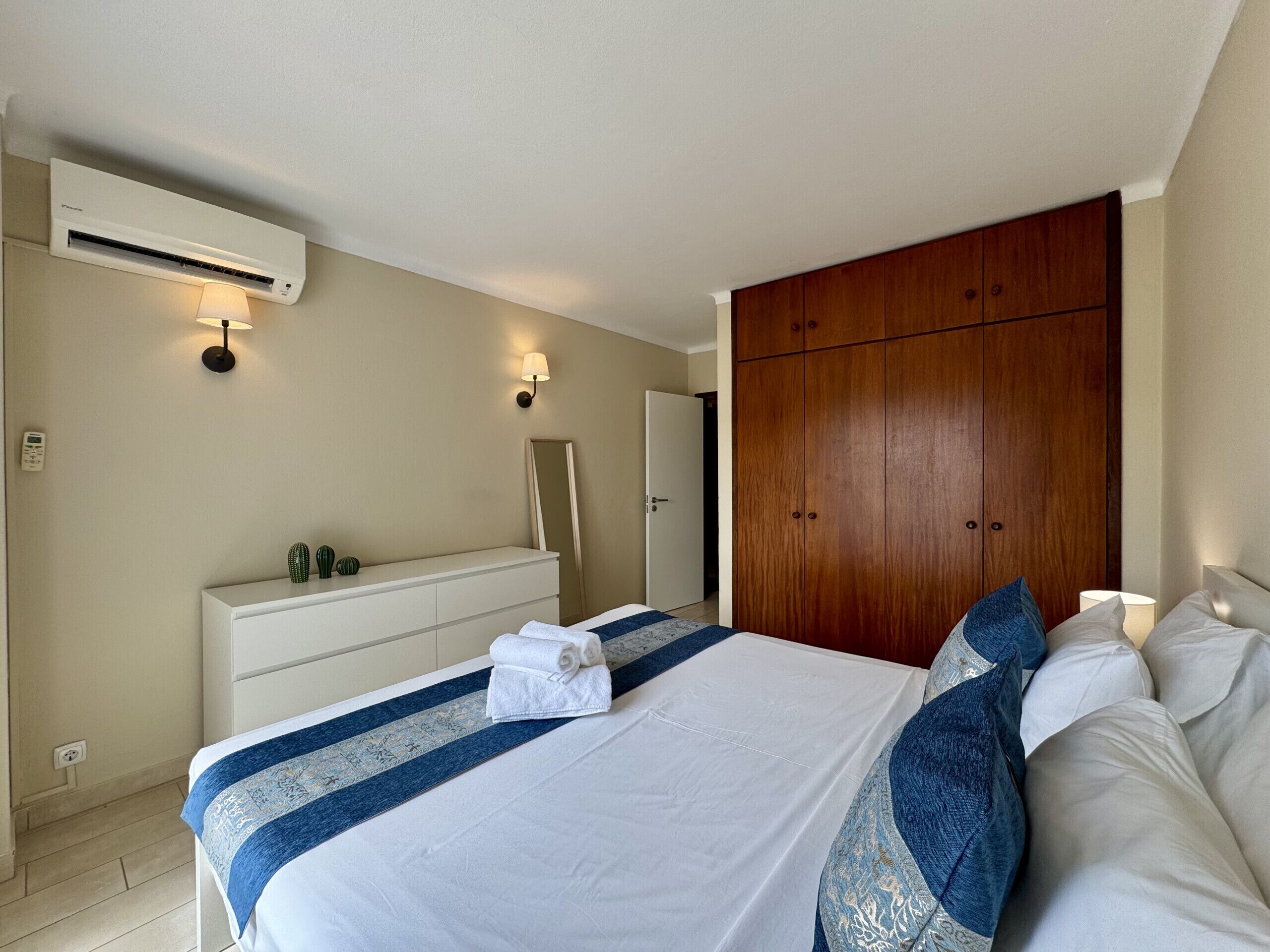 1 bedroom, iron/ironing board, WiFi (free), bed sheets