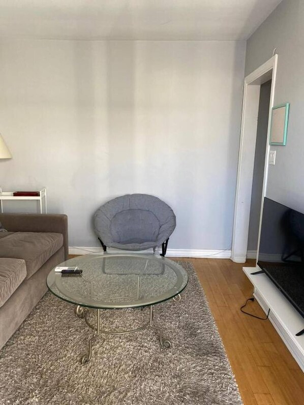 Departamento, 2 habitaciones, para fumadores, balcón | Área de sala de estar