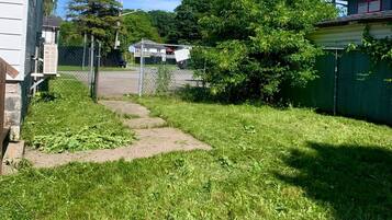 Apartment, 2 Bedrooms, Smoking, Balcony | Property grounds