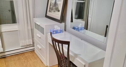 Comfortable 2-bedroom Apartment in Laval, 2 Parking Spaces, Optional Car Ren