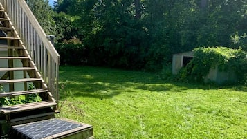 Apartment, 2 Bedrooms, Smoking, Balcony | Property grounds