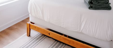 3 habitaciones, tabla de planchar con plancha, wifi y ropa de cama