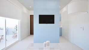 Penthouse trung tâm thành phố, sân hiên, quang cảnh thành phố | Khu phòng khách | Smart TV