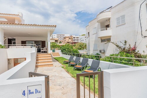 Cosy Beach Apartment, Cala Sant Vicenc