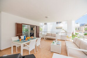 Apartment | Dining - Cosy Beach Apartment, Cala Sant Vicenc (Pollença)