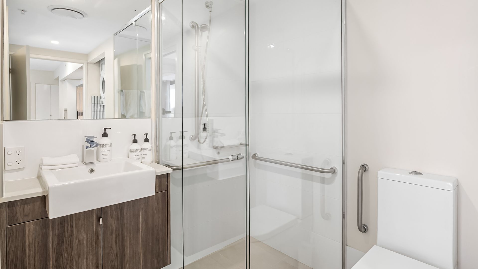 Shower, towels