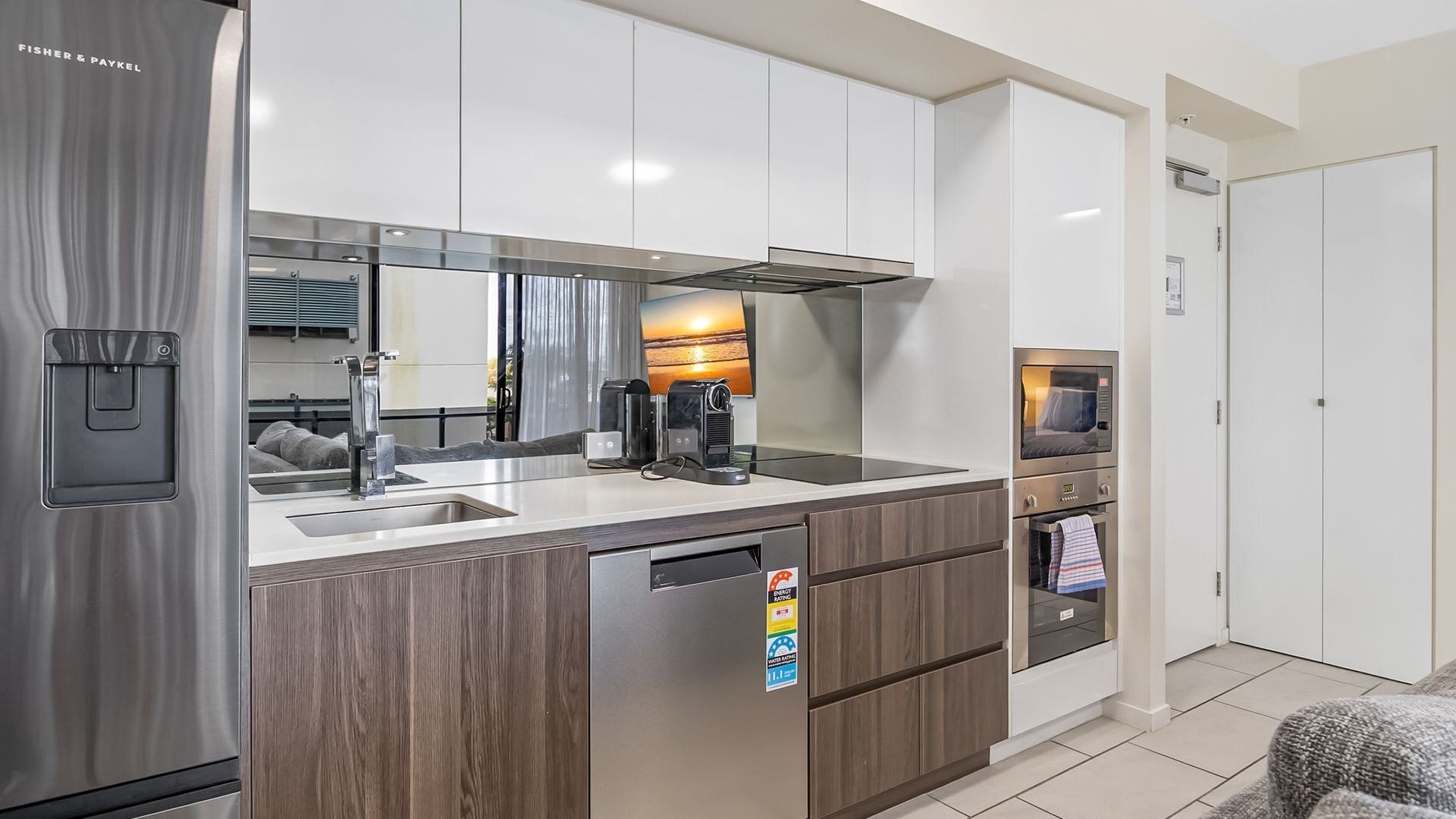 Coffee/tea maker, fridge, microwave, oven