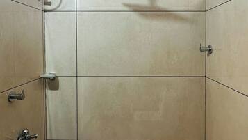 Premium Studio Suite | Bathroom