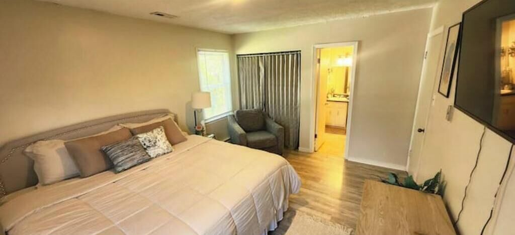 1 bedroom, desk, free WiFi, bed sheets