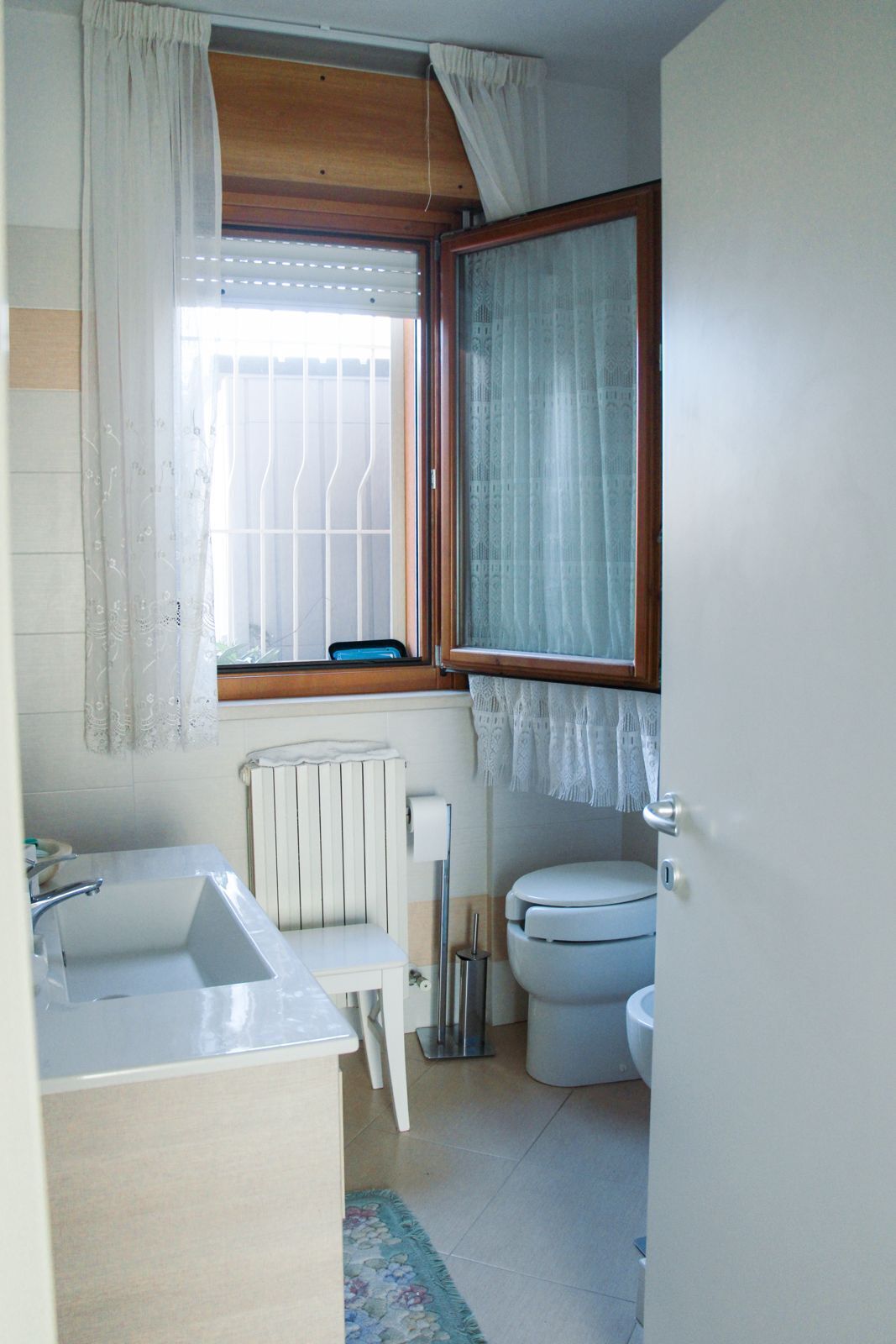 Doccia, asciugacapelli, bidet, asciugamani