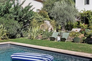 Pool - Bed and Breakfast 'Chambre 1' with Shared Pool, Wi-Fi and Air Conditioning (La Motte)