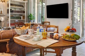 Unclassified image, 3 of 40, button - Bed and Breakfast 'Chambre 4' with Shared Pool, Wi-Fi and Air Conditioning (La Motte)