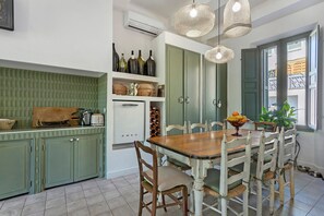 Dining - Bed and Breakfast 'Chambre 4' with Shared Pool, Wi-Fi and Air Conditioning (La Motte)