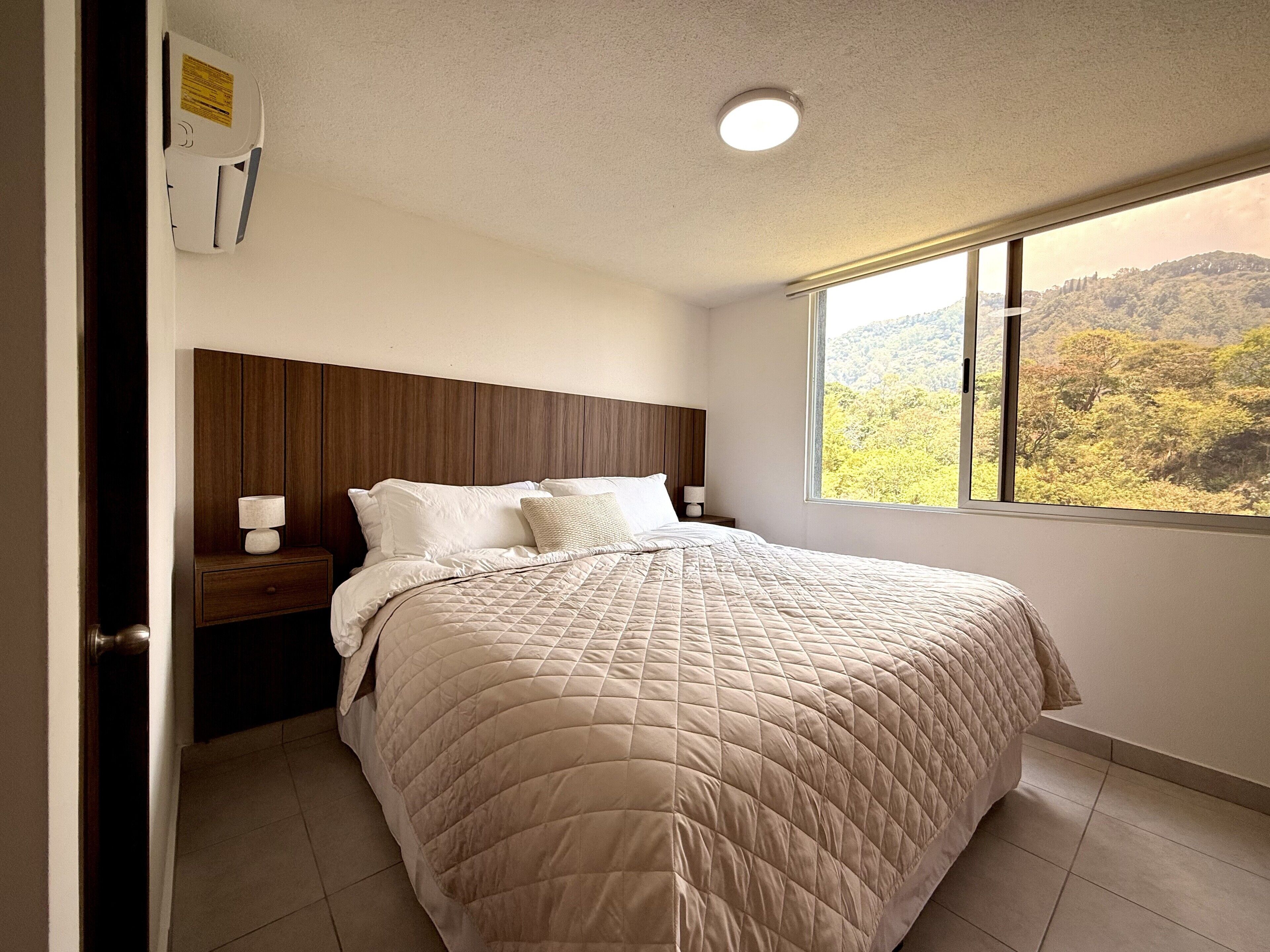 2 chambres, fer et planche à repasser, Wi-Fi, draps fournis