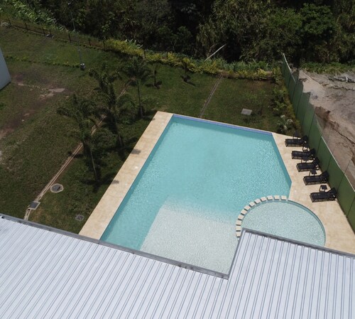 Charming 2-bedroom apartment with AC near Airport