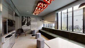 A modern interior with a seating area, a television, and artwork on the wall. - VN Higienópolis, 450 meters from the Santa Cecília Metro Station (São Paulo)