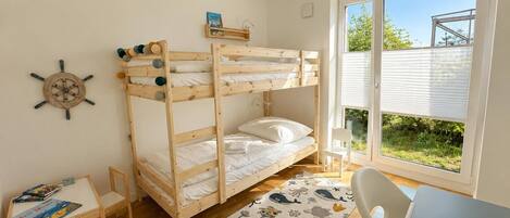 2 bedrooms, iron/ironing board, free WiFi